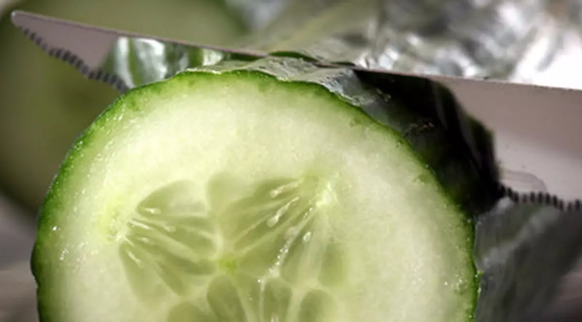 REŢETA ZILEI: Felii de castravete prăjite. UITE CÂTE PROPRITĂŢI BENEFICE AU