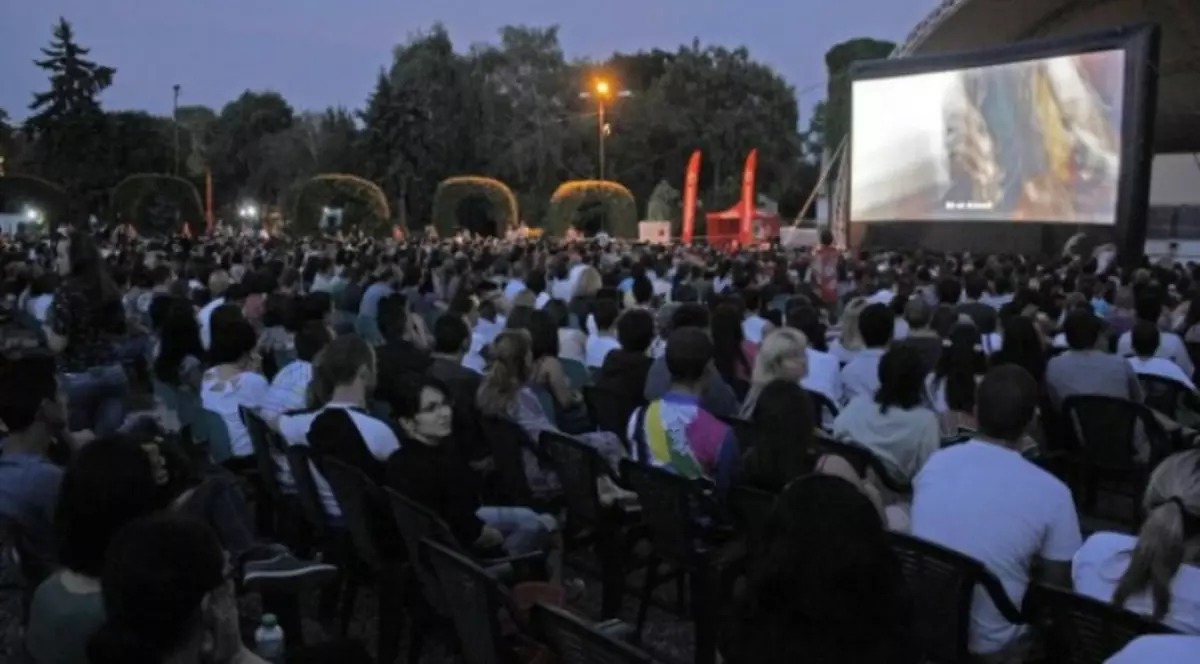 Cinema în aer liber în weekend, în Parcul Titan. Vezi ce filme rulează!