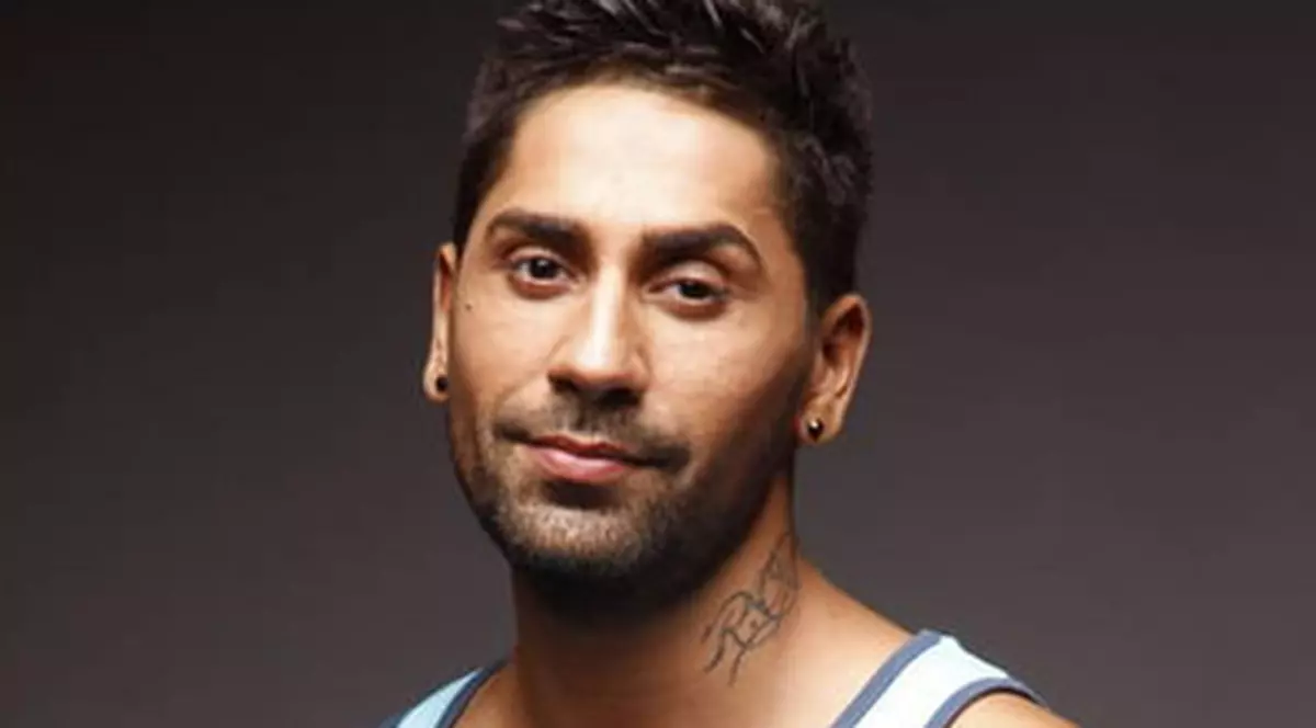 Connect-R FACE MIŞTO DE EL. Uite CU CINE SPUNE CĂ SEAMĂNĂ