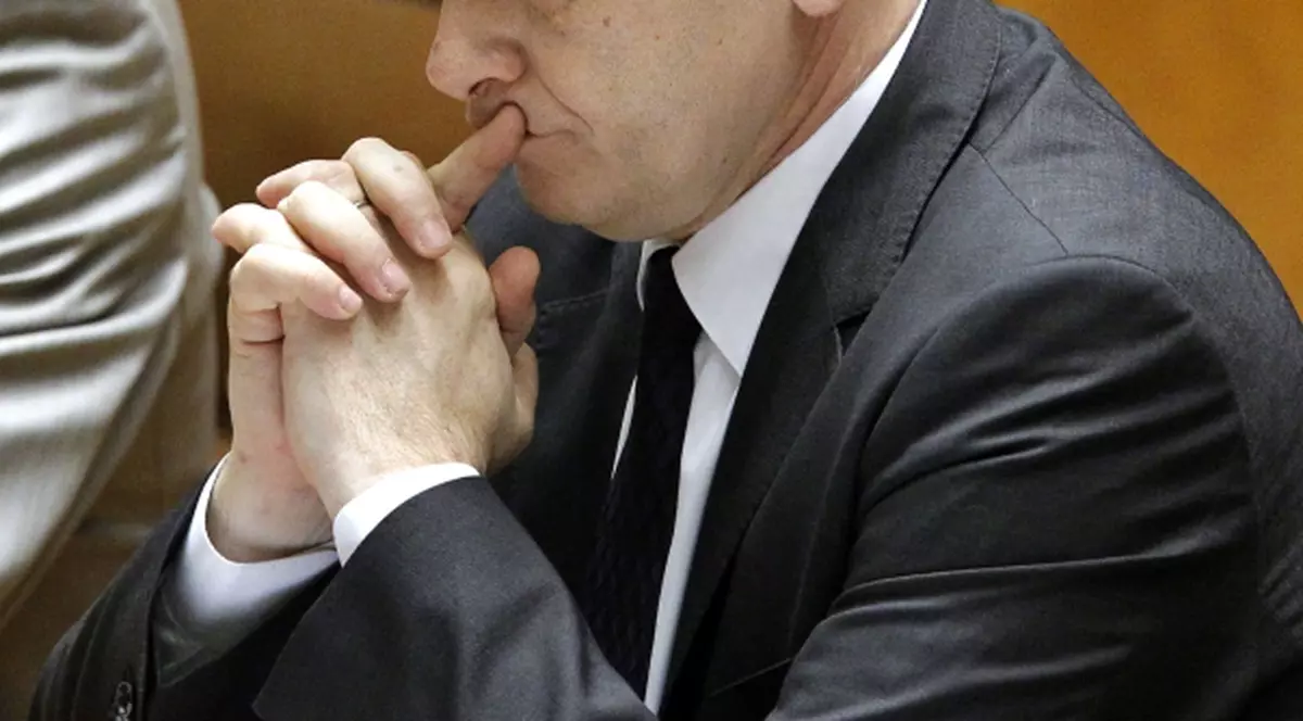 Este cea mai GREA LOVITURĂ pentru Crin Antonescu! Mai candidează la preşedinţie?