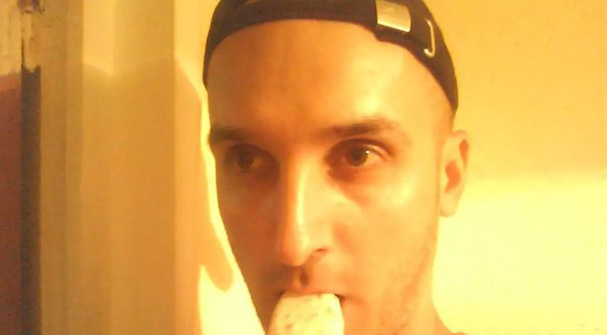 Cristi Marin, dependent de îngheţată! Uite cum linge desertul fostul iubit al Moculeascăi!