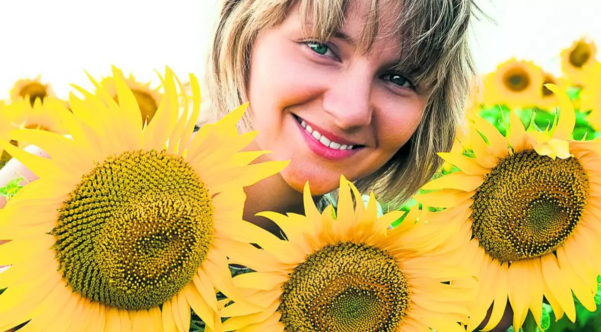 Floarea-soarelui tratează insolaţia! Află şi ce alte efecte are asupra sănătăţii această plantă de sezon