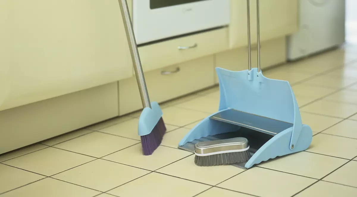 TRUCURI LA ÎNDEMÂNĂ pentru a CURĂŢA MIZERIA DIN APARTAMENT