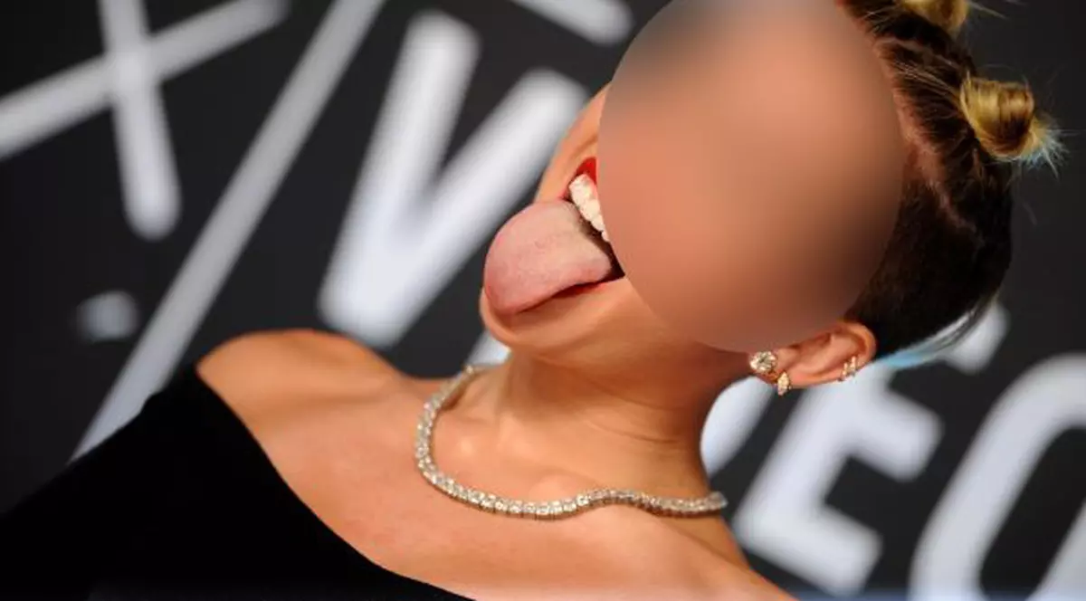 SHOW SCANDALOS! ÎN CE HAL A POZAT ŞI A DANSAT UNA DINTRE CELE MAI ÎNDRĂGITE VEDETE! | FOTOVIDEO