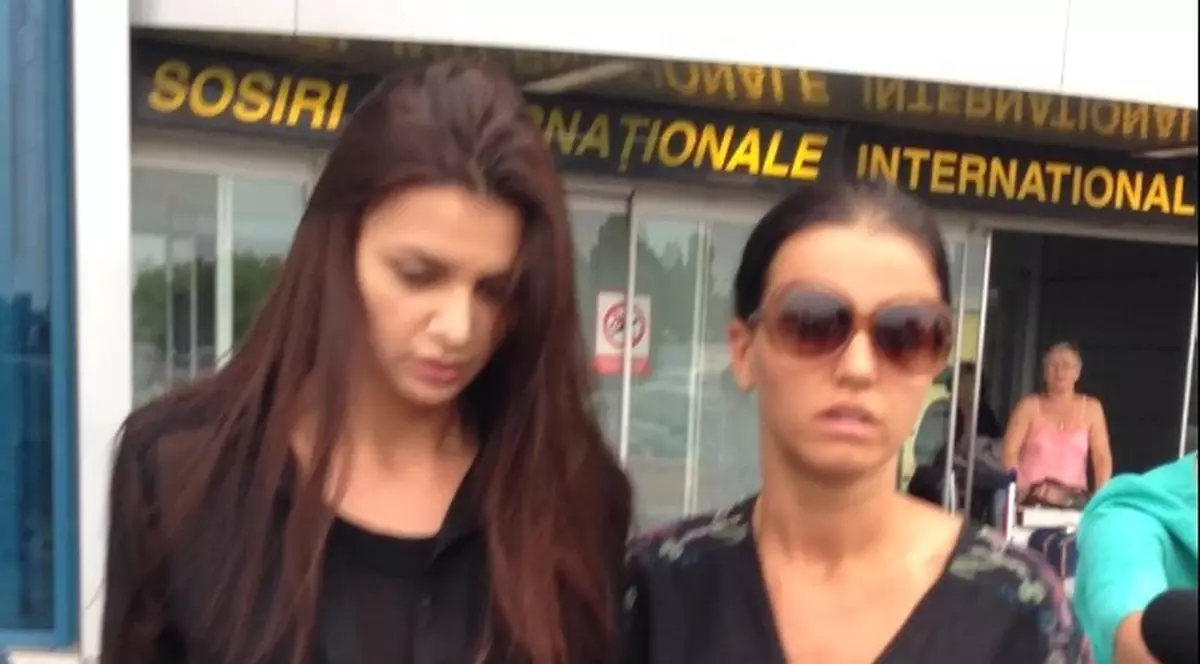 RAMONA GABOR, atentă la ŢINUTA de DOLIU! Uite cât de bine s-a ÎMBRĂCAT pe AVION!