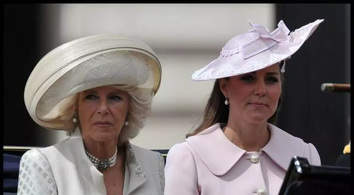 Camilla O FACE PRAF pe Kate Middleton cu noi ACUZAŢII INCREDIBILE, despre prinţul George