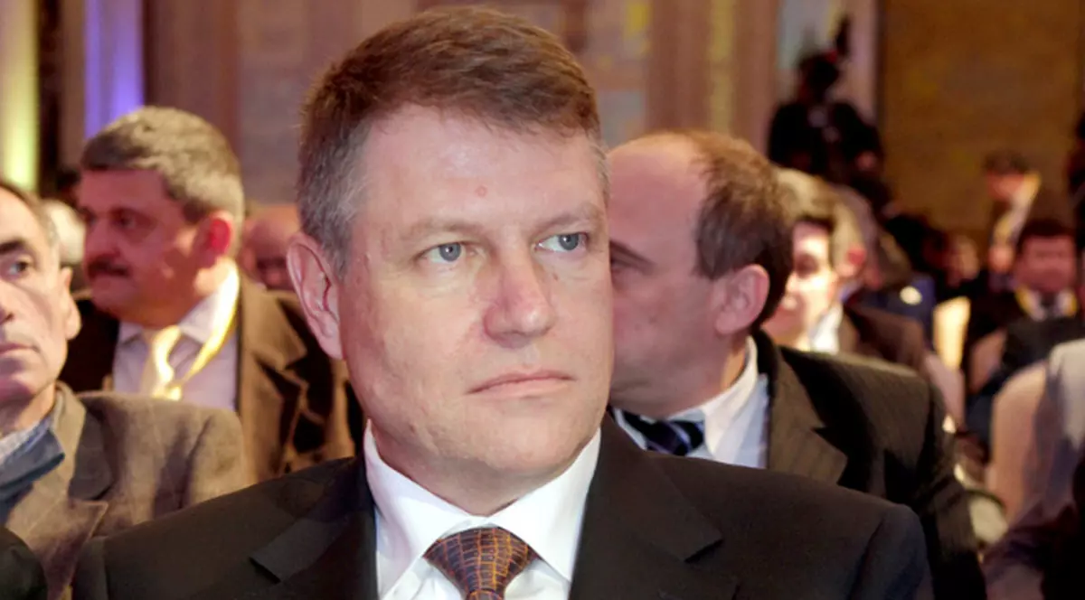 Iohannis, LOVITURĂ SUB CENTURĂ la Ponta: "Guvernul Ponta A BĂGAT CĂRUŢA ÎN GLOD şi noi trebuie să o scoatem"