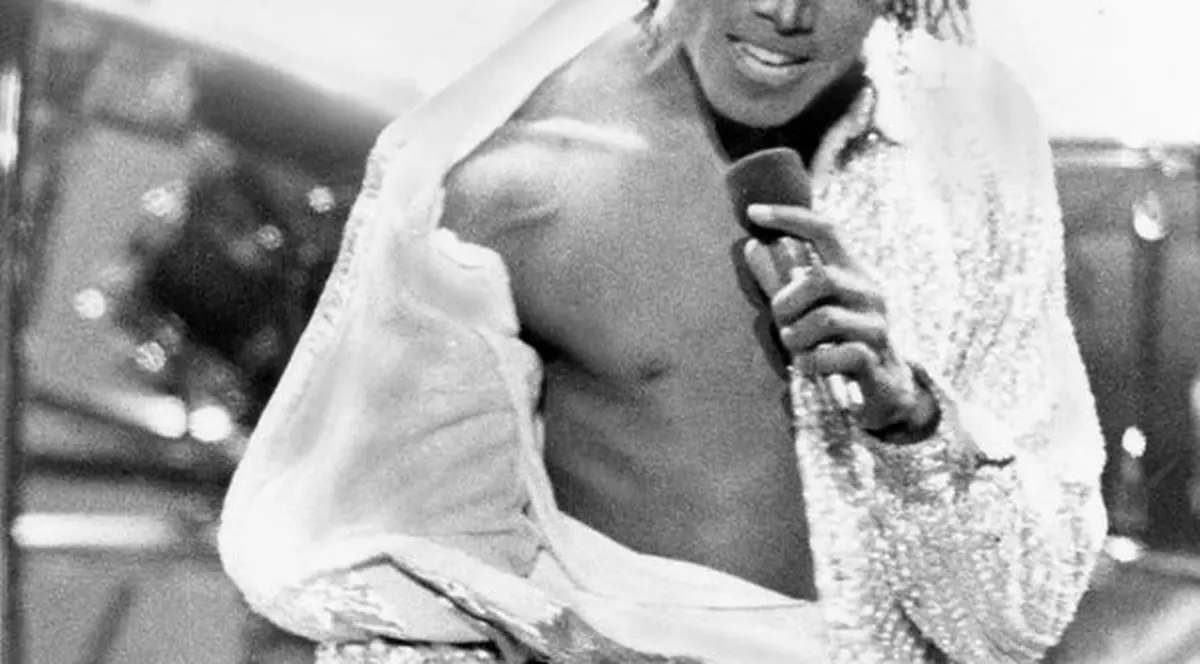 Un clip cu Michael Jackson face furori pe Internet! Uite cum îşi exersa paşii de "Moonwalk" | VIDEO