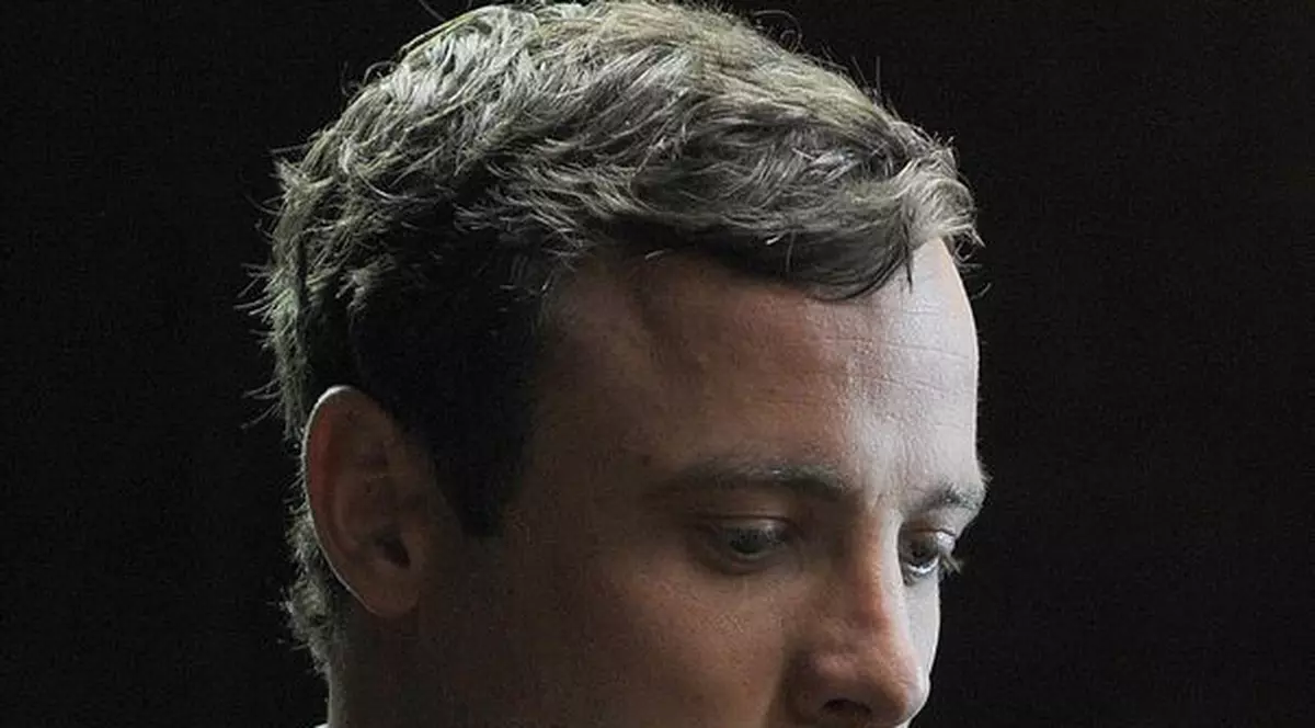 Oscar Pistorius vrea să LE DEA BANI părinţilor Reevei Steenkamp