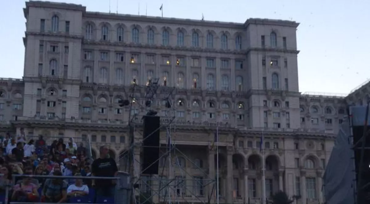 CONCERT ROGER WATERS la Bucureşti. Iată AVANTAJUL DE A FI PARLAMENTAR | FOTO