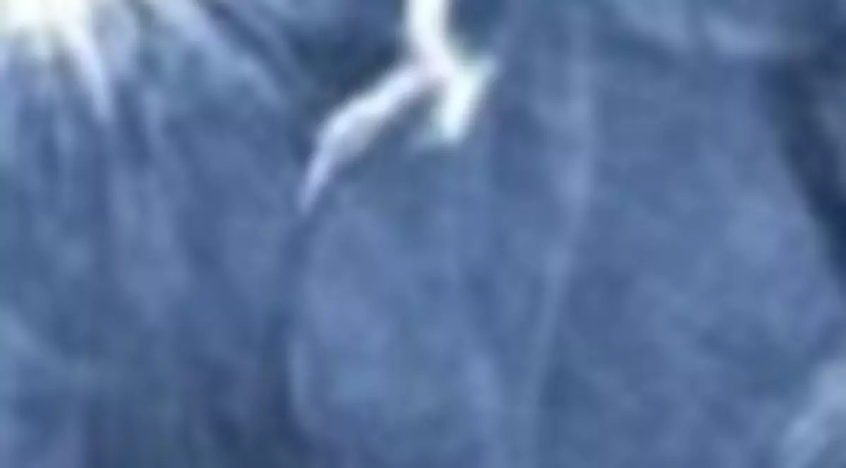 FOTO COMPROMIŢĂTOR | Cântăreţ căsătorit şi cu copil, SURPRINS ÎNTR-O IPOSTAZĂ EROTICĂ cu o blondă
