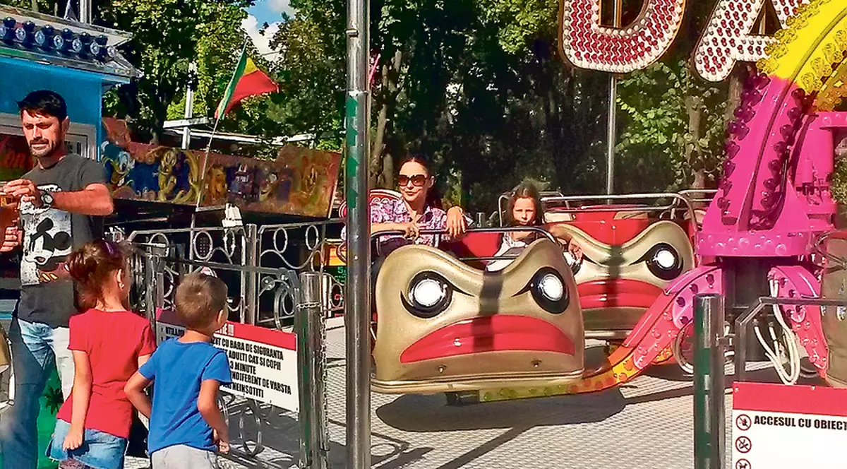 Vezi ce a făcut turcul Tuncay, în timp ce Andreea s-a dat în buburuze cu fetiţa!
