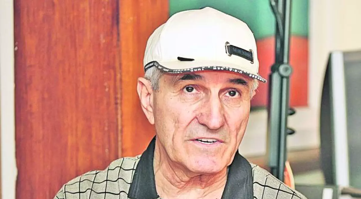 Gheorghe Dinică va avea statuie de 10.000 €