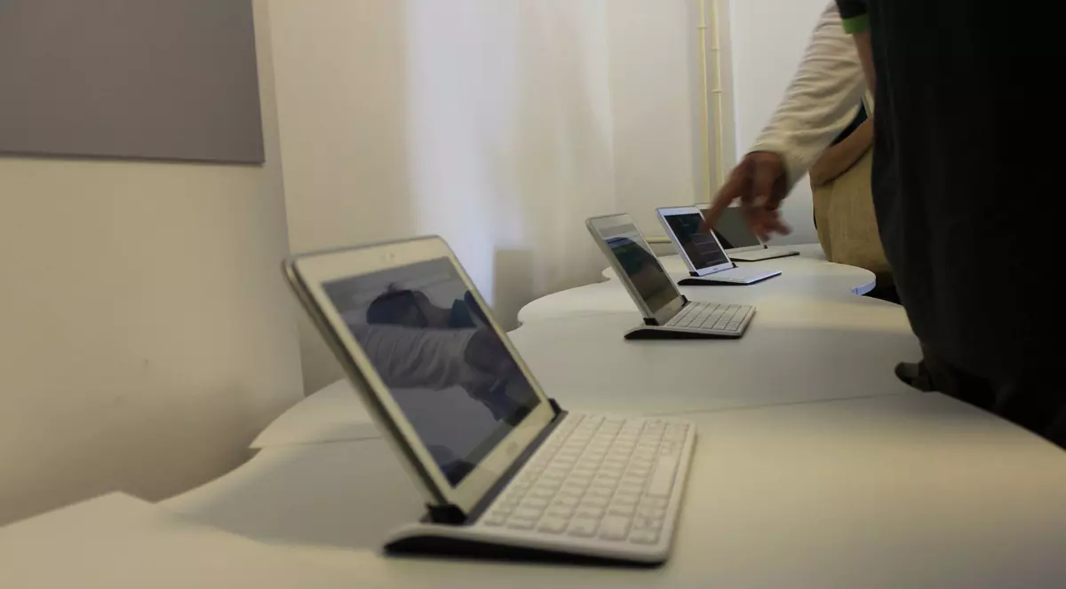 Telefoanele Android din România, infectate cu VIRUŞI. Ce soluţii exista