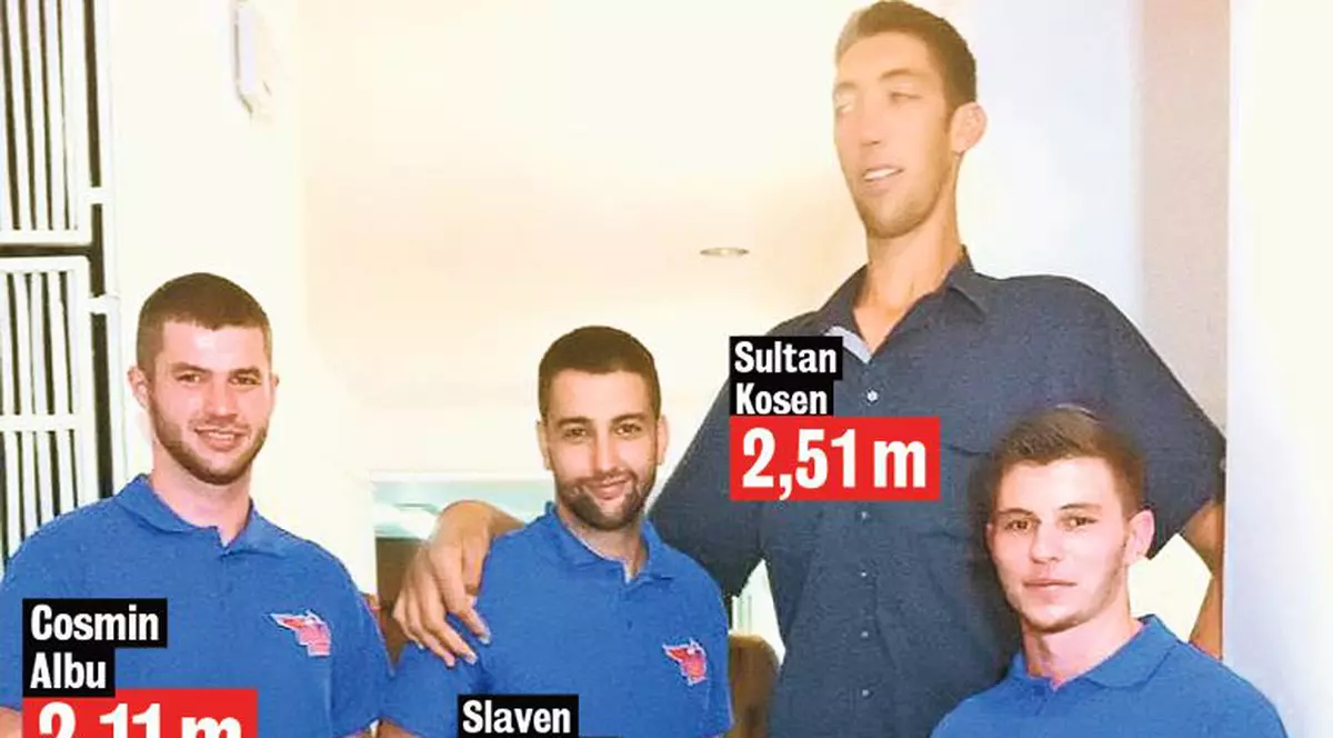 Uriaşul de lângă jucătorii Stelei