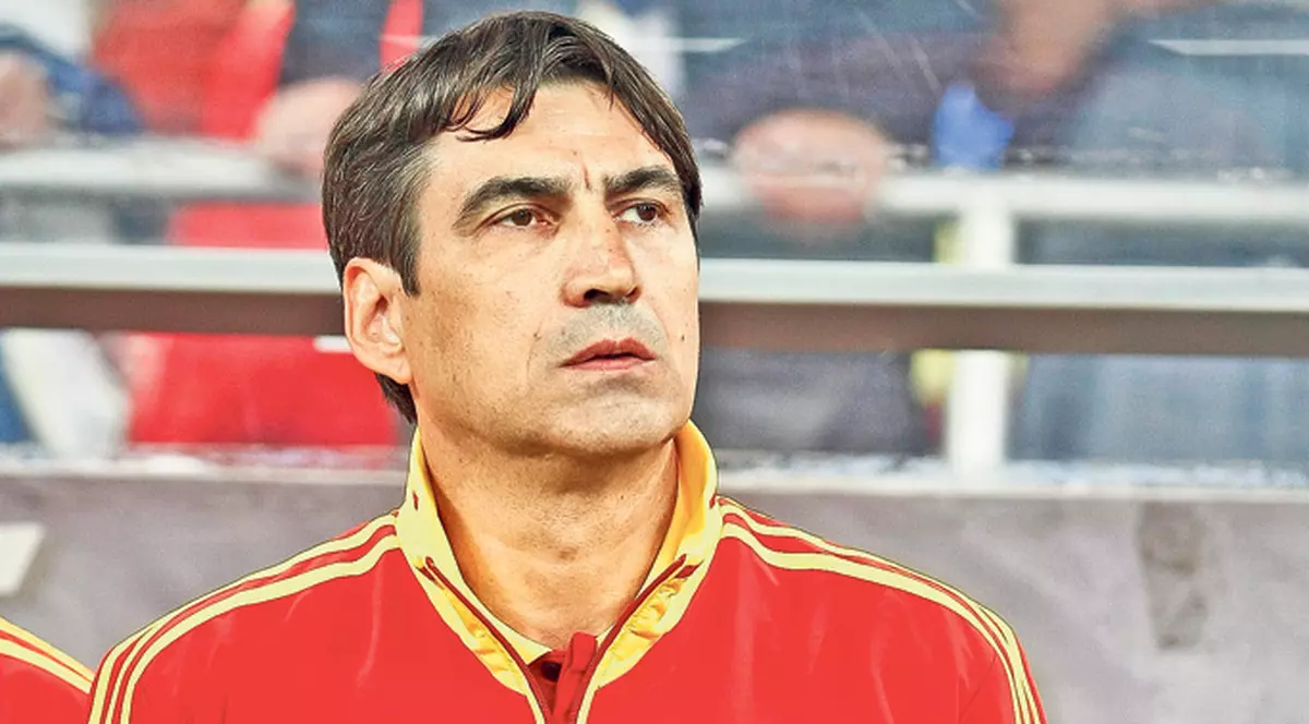 Lui Piţi i se face vânt, arătându-i-se sperietorile Hagi şi Dan Petrescu, însă actualul selecţioner e tare pe poziţii