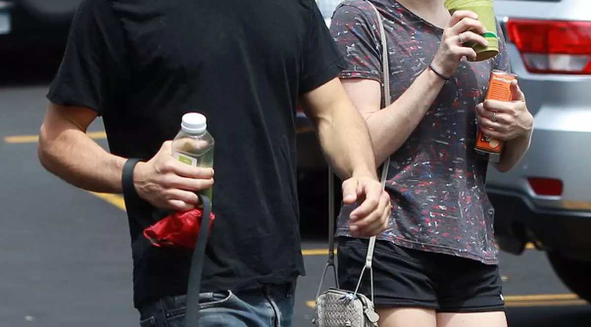 În timp ce toată lumea se desparte, ei formează CEL MAI NOU CUPLU de la Hollywood! FOTO