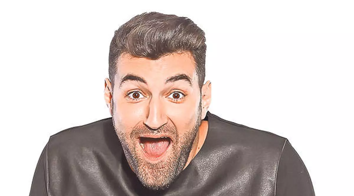 Îi despart 6 ani, dar par GEMENI! Smiley are UN FRATE BIOLOGIC, care îi SEAMĂNĂ PERFECT! FOTO