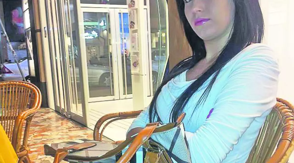 Cu lacrimi în ochi, bunica româncei ucise de un italian în timpul unui joc erotic povesteşte ce o sfătuia pe fată: «Vino acasă, nu mai umbla după avere»