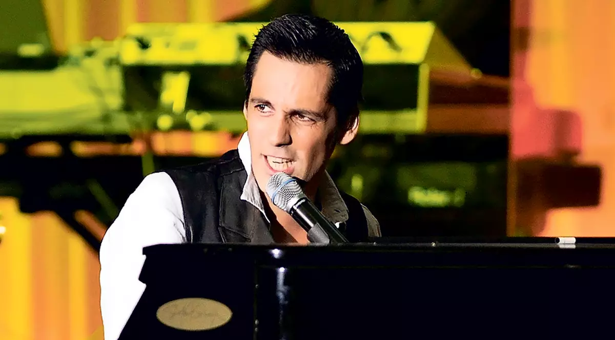 CHIAR MERITĂ ATÂT? Unele vedete de la noi şi-au dublat tarifele!