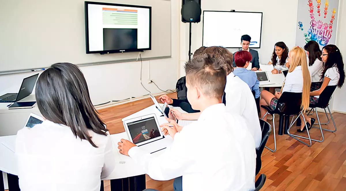 Elevii viitorului! Aşa arată o lecţie digitală