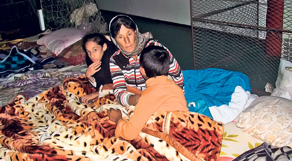 Declaraţii impresionante ale sinistraţilor din Galaţi care dorm pe jos, în săli de sport şi în primării: "Nu mai am unde să mă întorc"