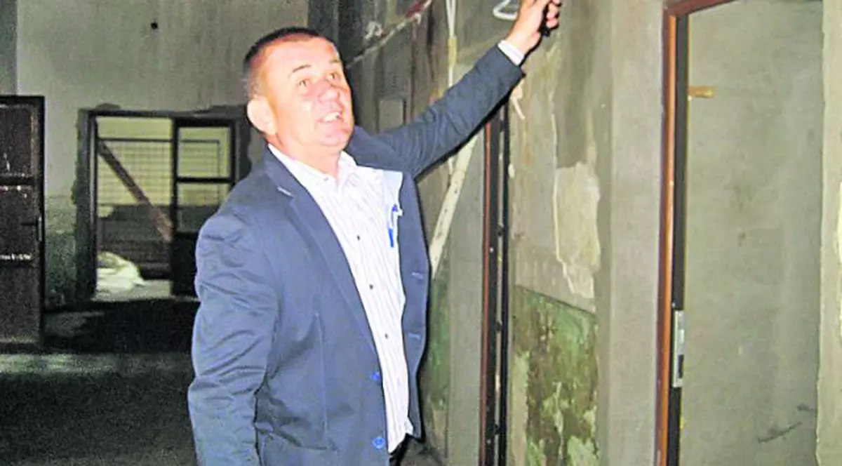 Şcoală dărăpănată lăsată de izbelişte în ultimii 5 ani