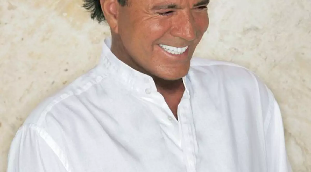 Cele mai scumpe bilete la concertul lui Julio Iglesias s-au epuizat. Vezi ce alte bilete îţi mai poţi cumpăra
