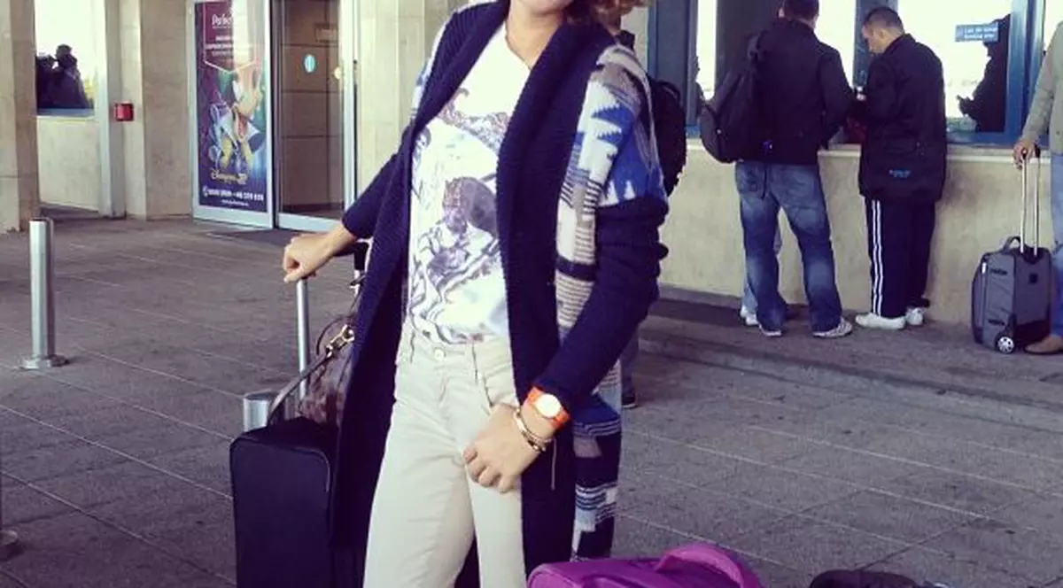 AŞA CEVA...! O vedetă de la noi a plecat la New York cu 50 de kilograme de haine
