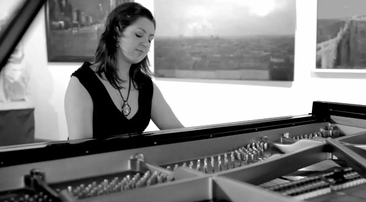 O ieșeancă este muză pentru tinerii britanici