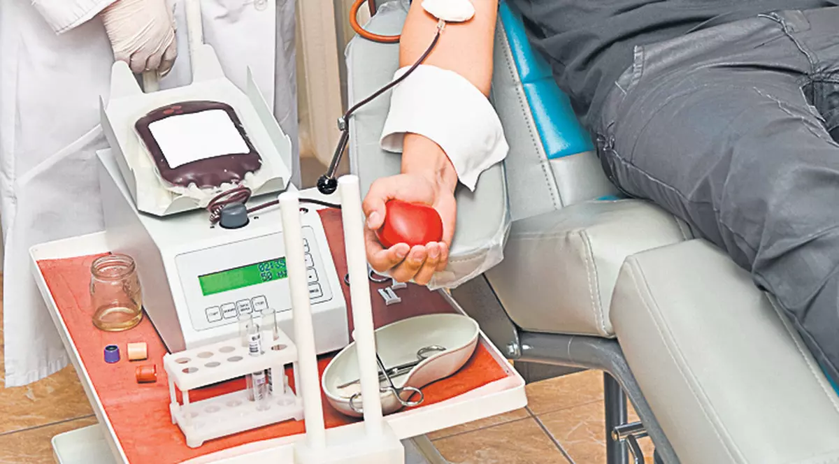 Un asistent medical de la Colțea a vrut să vândă sângele furat de la spital