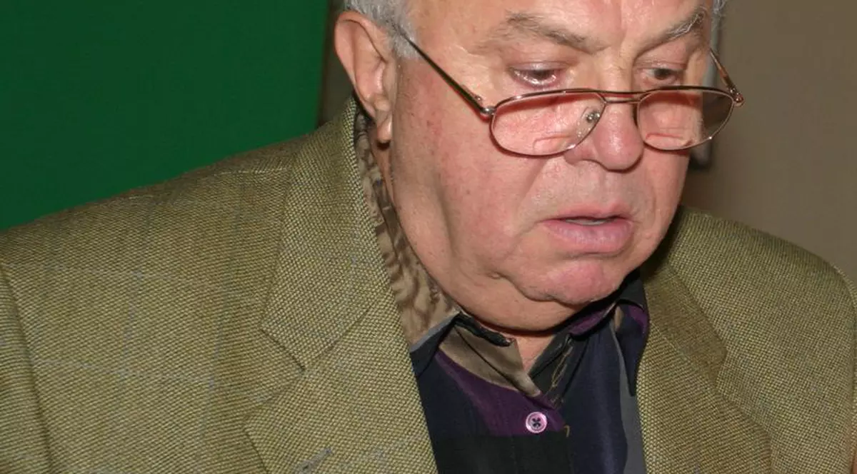 Bendeac perseverează: «De ce nu şi-a vândut domnul Arşinel vila de la mare ca să-şi cumpere rinichi?»