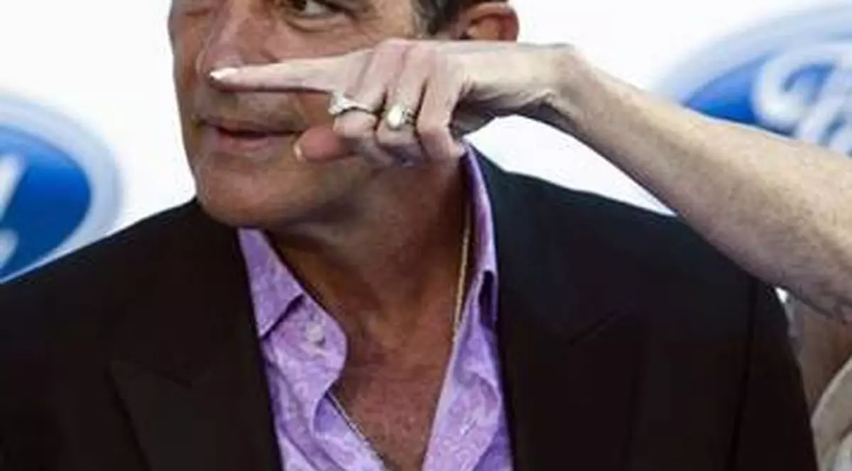 Antonio Banderas e cinstit: "Soţia mea Melanie îmi cumpără toate hainele"