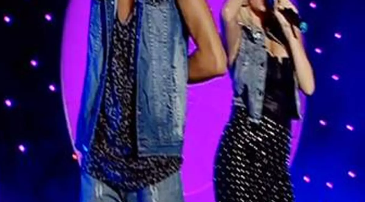 ȘOC! O artistă de la noi RECUNOAȘTE că e adepta Illuminati!