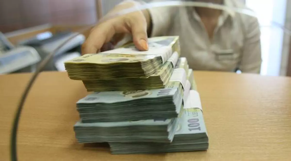 Scandalos! Guvernul amână până la anul modificările la legea clauzelor abuzive