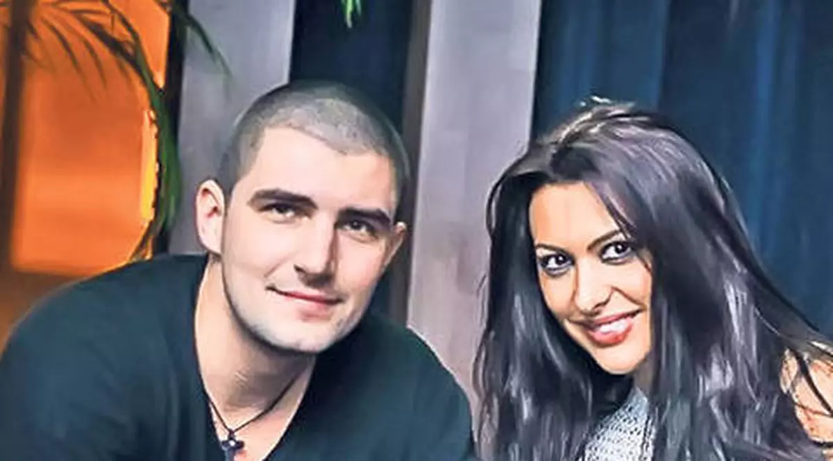 SCANDAL între fosta CONSILIERĂ a unui DEMNITAR şi UN CAMPION la MOTOCICLISM! Vezi ce au să-şi TRANSMITĂ unul celuilalt!