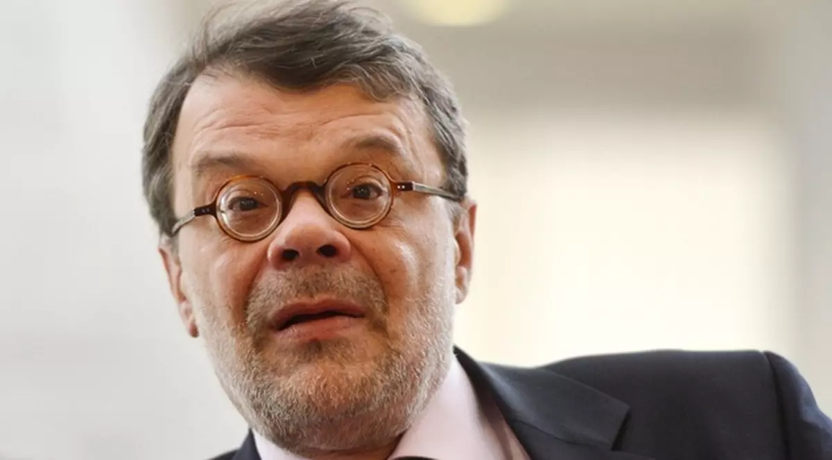 SENZAŢIONAL! UN MINISTRU atacat cu roşii! | VIDEO