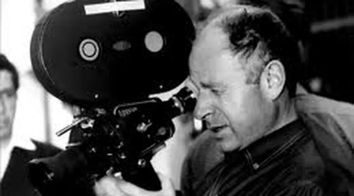 Celebrul musical "Costumul", la Bucureşti