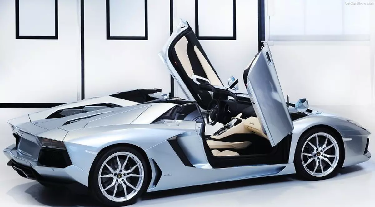 Lamborghini de 7,3 milioane dolari, placat cu diamante şi platină . Vezi unde e expusă bijuteria!