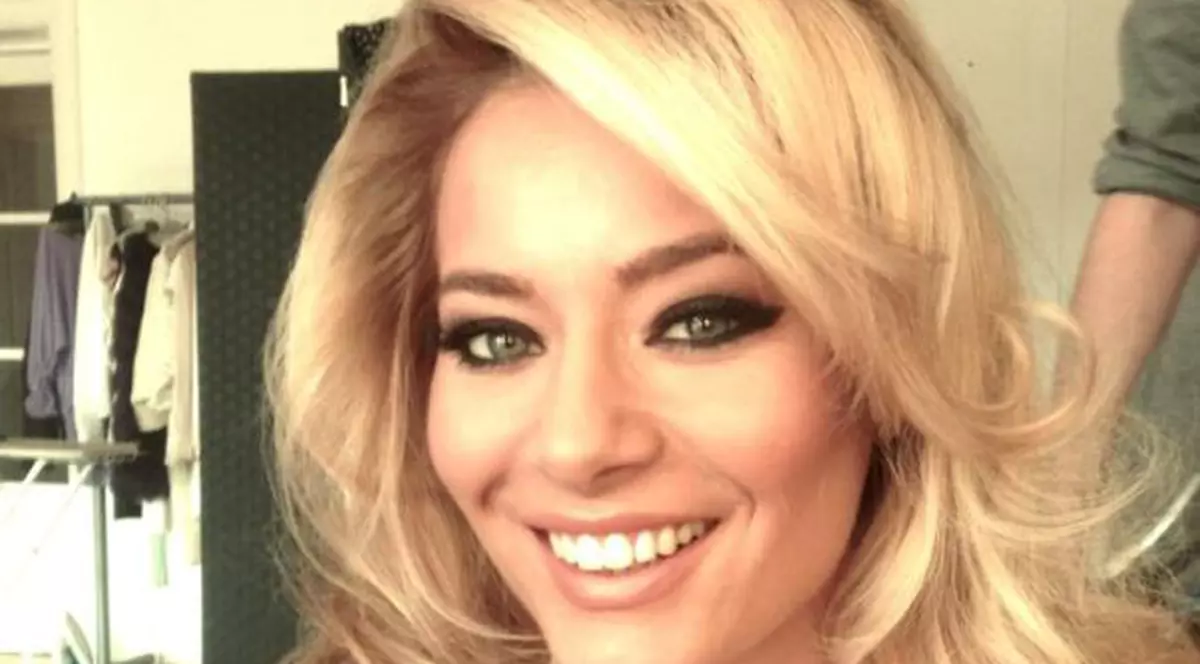 MESAJ PENTRU TATA. Laura Cosoi îşi SERBEAZĂ TATĂL. Uite-i pe amândoi în CELE MAI DUIOASE IPOSTAZE | FOTO