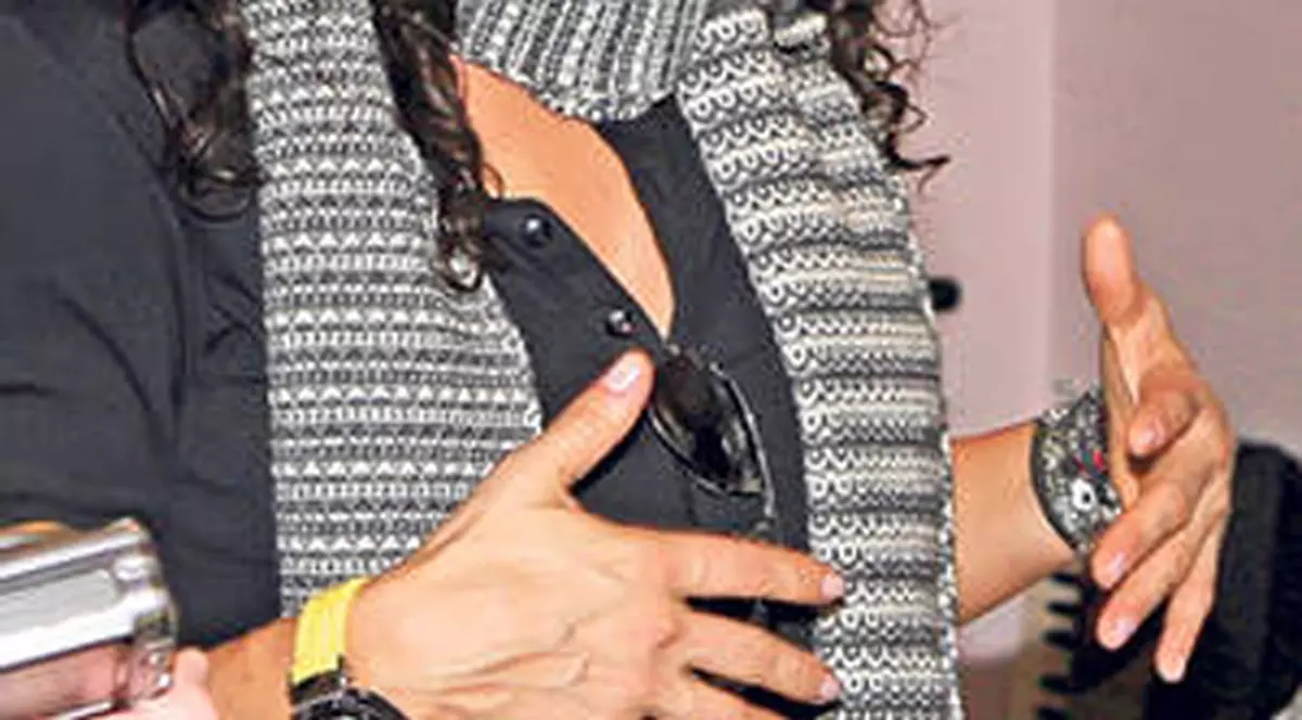 Un "pastor" vrea să îi împace pe Mihaela Rădulescu şi pe Dani Oţil | VIDEO