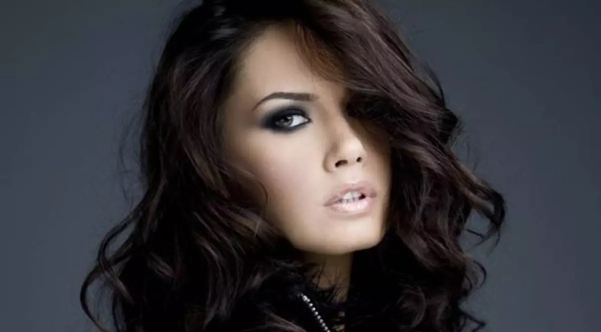 NU O RECUNOŞTI. Aceasta este CEA MAI DRAGĂ FOTOGRAFIE a Oanei Zăvoranu: "Acasă la bunicuţa mea favorită"| IMAGINE DE COLECŢIE