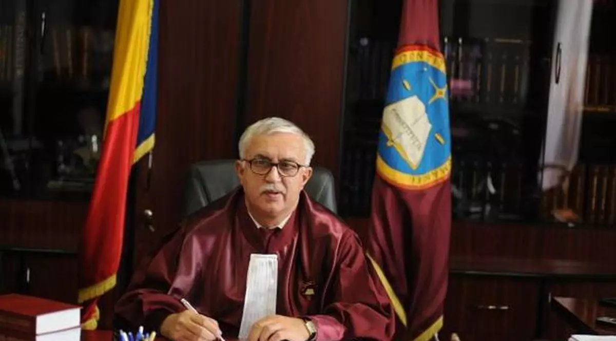 Preşedintele CCR îi ironizează pe cei care protestează împotriva eutanasierii maidanezilor