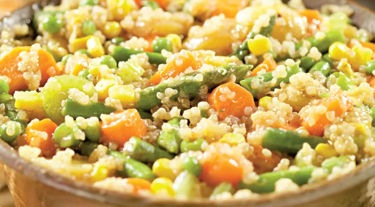 Salată de quinoa şi fasole