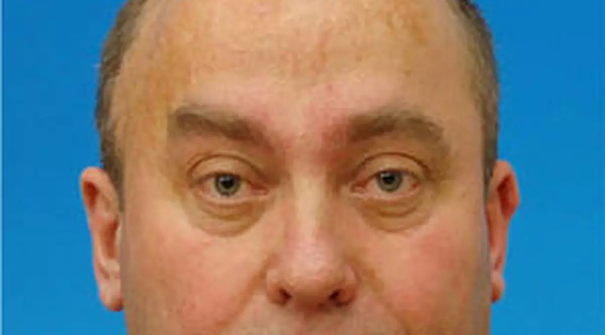 Va fi judecat pentru că ŞI-A ANGAJAT ILEGAL FIUL la propriul cabinet parlamentar. RISCĂ până la 5 ani de PUŞCĂRIE