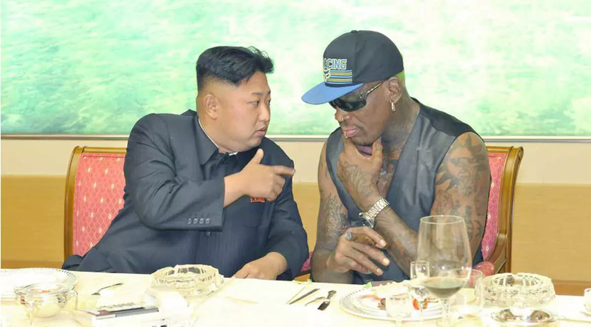 Dennis Rodman a făcut o destăinuire: "Kim Jong-un are o fiică. Am ţinut-o în braţe"