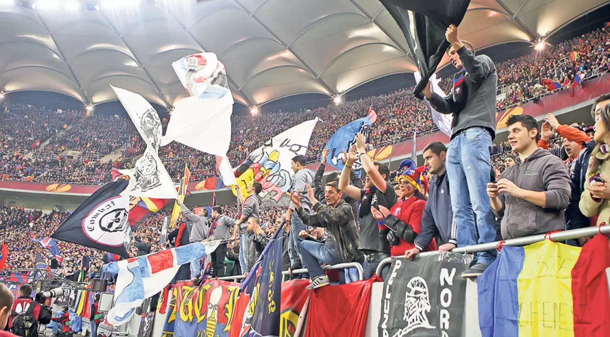 Fanii Stelei, jefuiţi pe internet!