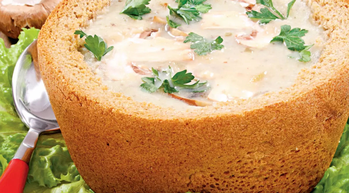 Supă cremă de ciuperci în pâine