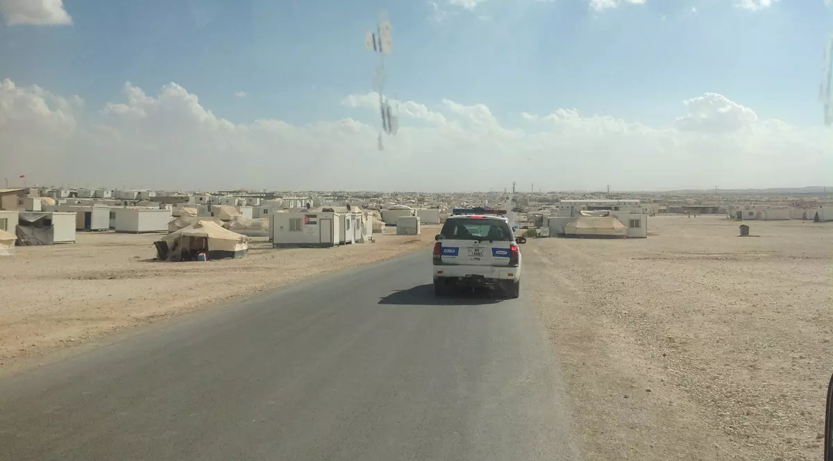 Șeful delegației Parlamentului la AP NATO, Gabriel Vlase, în mijlocul refugiaților sirieni