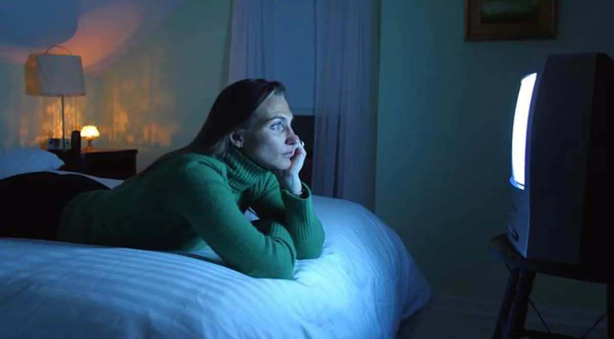 INCREDIBIL! Ce a păţit o tânără care a urmărit 18 ore, fără pauză, un serial!